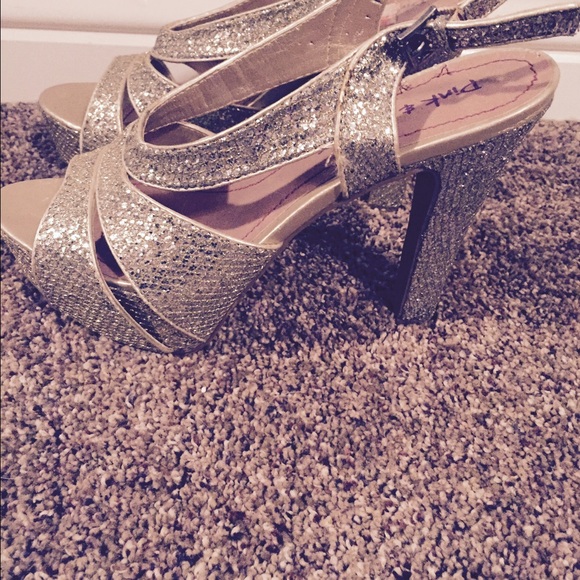 Gold sparkle heels!! - Picture 2 of 4