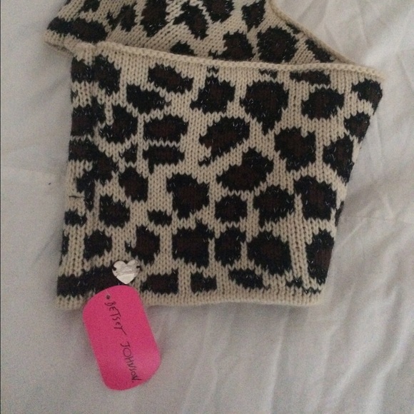 Betsy Johnson leopard infinity scarf