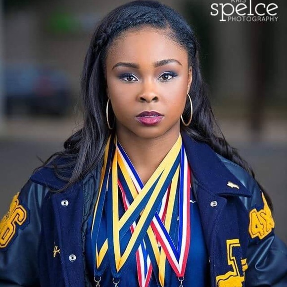 Meet your Posher, Quincy - Picture 2 of 3