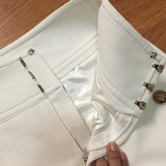 ⭐️SHORTS⭐️ - Picture 3 of 4