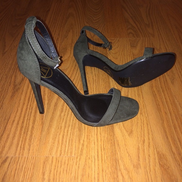 Simple ankle strap heels