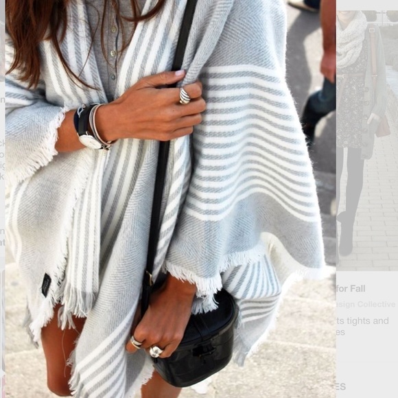 Vivacouture Accessories - 🆕 Striped blanket scarf