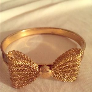 Cute gold bow bracelet