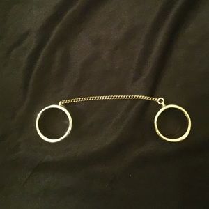 Gold double finger ring