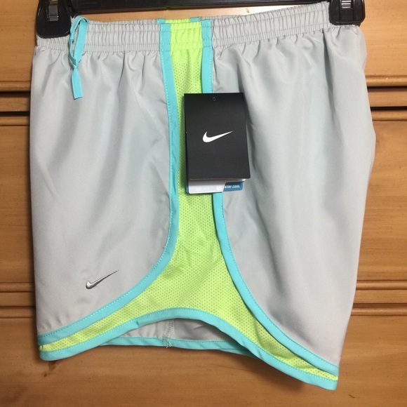 Nike Pants - NEW Nike Women's Running Tempo Shorts Size L