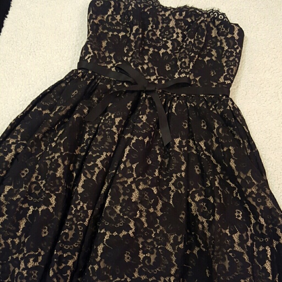 Lace Dress - Picture 3 of 4