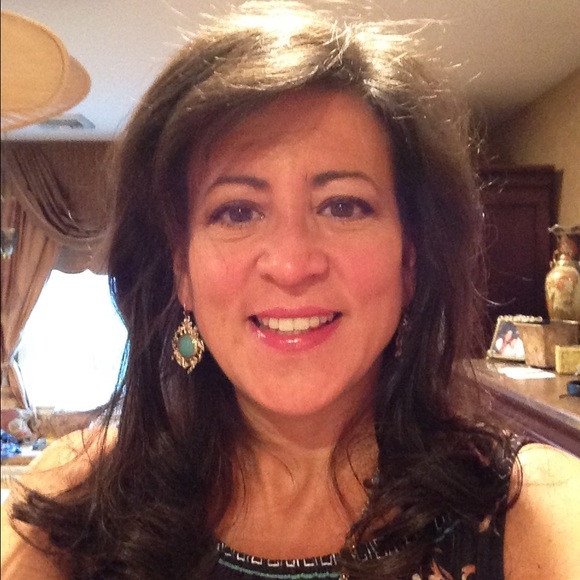 Meet your Posher, Lori - Picture 1 of 1