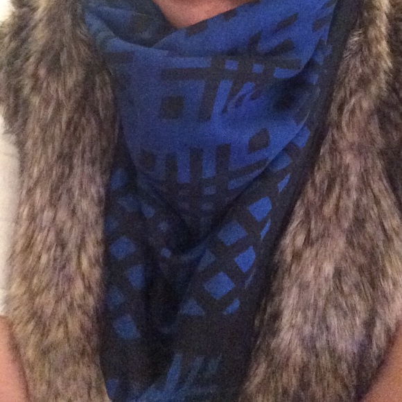 FOREVER 21 Square Scarf