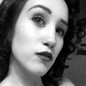 Meet your Posher, Caitlin