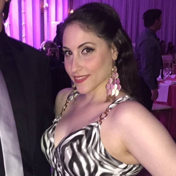 Meet your Posher, Debbie - Picture 1 of 1