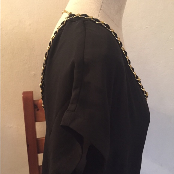 👄NWOT 2B Bebe Black Blouse with chain accents 👄 - Picture 3 of 3