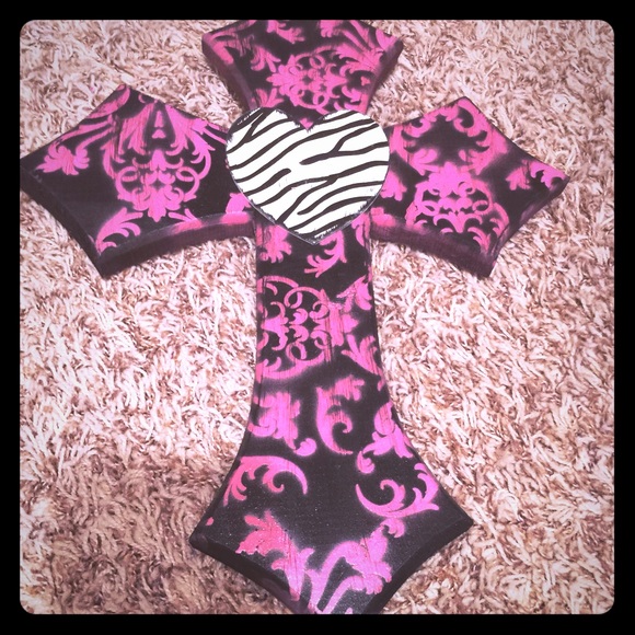 Black and pink Demask wooden cross wall decor