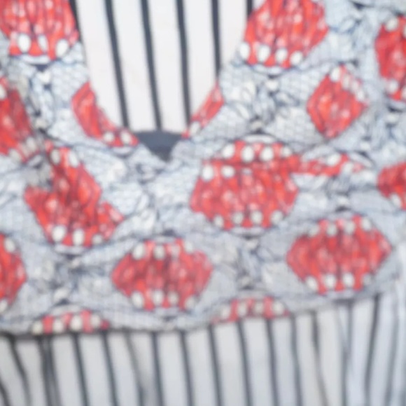 ZARA printed red tropical crop top SZ small - Picture 3 of 3