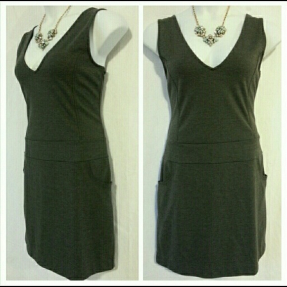 Nine West Sleeveless V-neck Knit Shift Dress