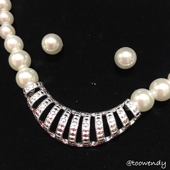 SOLD Avon 3 Pieces Pearl Set - Picture 2 of 3