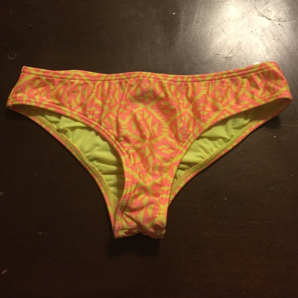 O'Neill scrunched bikini bottoms