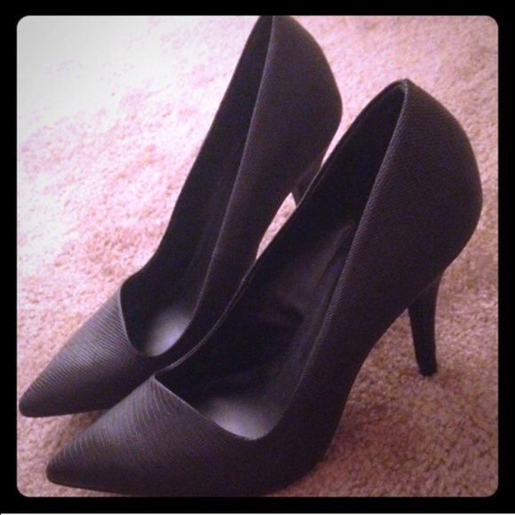 Apt. 9 black textured pump