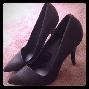 Apt. 9 black textured pump