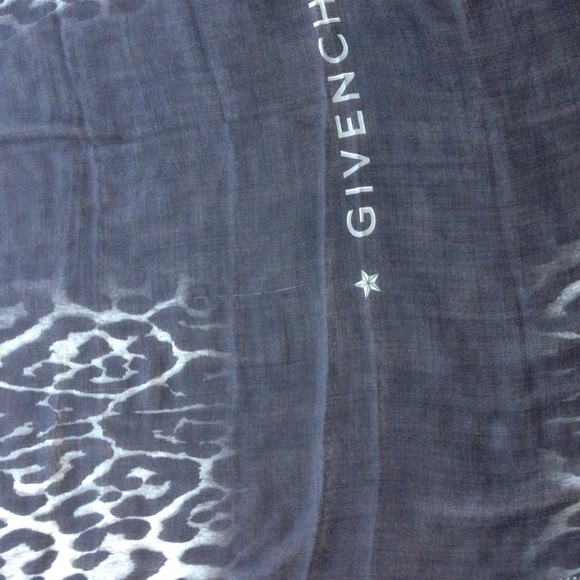 Givenchy scarf - Picture 3 of 3