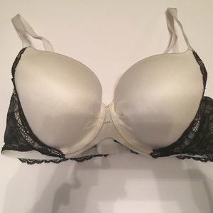 Victoria's Secret fabulous lined Demi 38D bra
