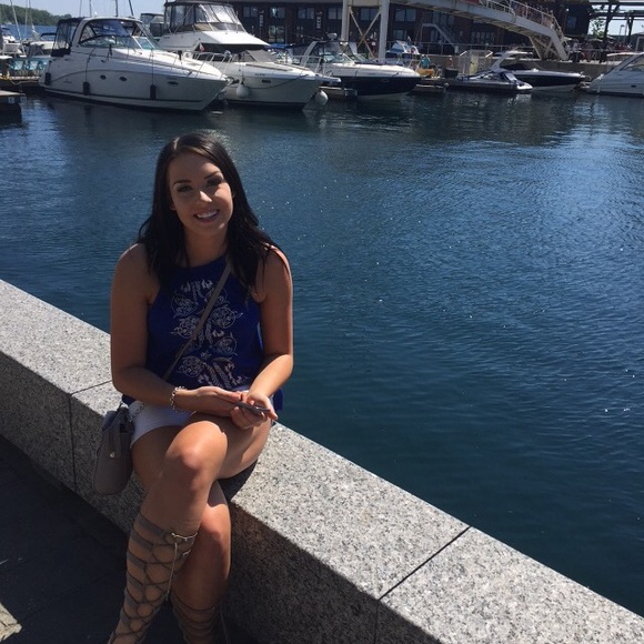 Meet your Posher, Natalie - Picture 2 of 2