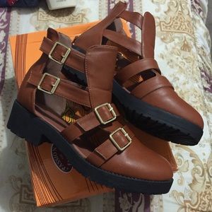 Chestnut buckle booties