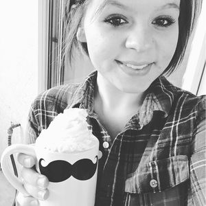 Meet your Posher, Emylie