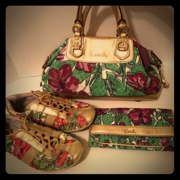 Set of Coach Floral purse, wallet and Shoes! 💥