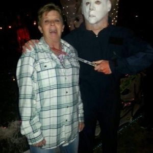 Meet your Posher, Lora