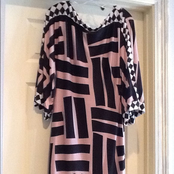 Anali v- back party dress