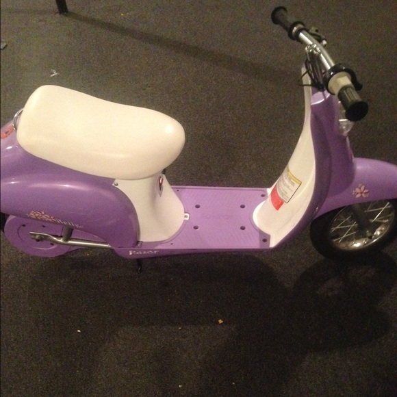 Scooter - Picture 1 of 3