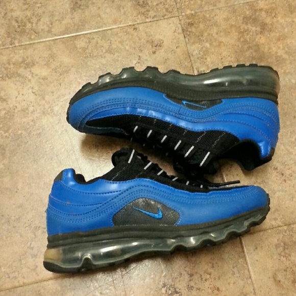 *closet closing* Nike Air max 3.5y