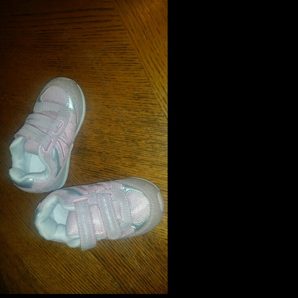 Toddler tennis shoes