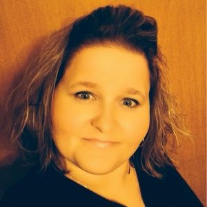 Meet your Posher, Holly