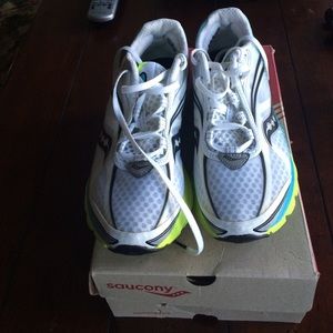 Saucony Kinvara 2 running shoes Size 9