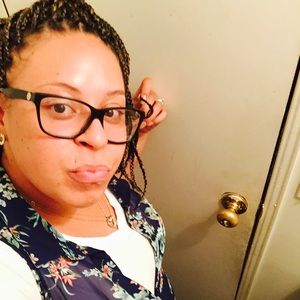 Meet your Posher, Delicia