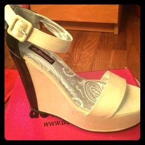 Never Worn two tone wedges!