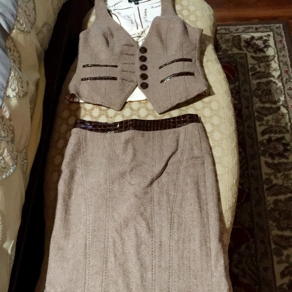 bebe suit set vest & skirt