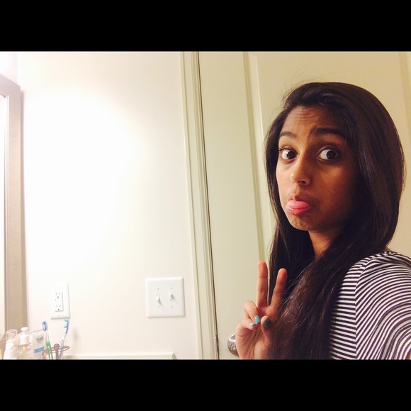 Meet your Posher, Zoya - Picture 1 of 1