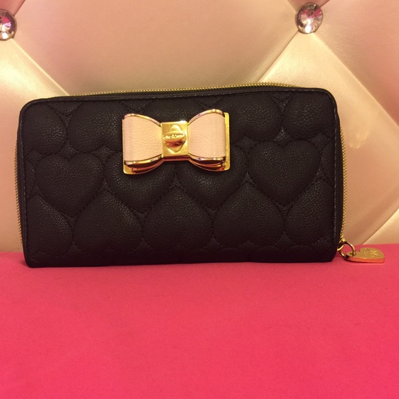 BETSEY JOHNSON BOW WALLET