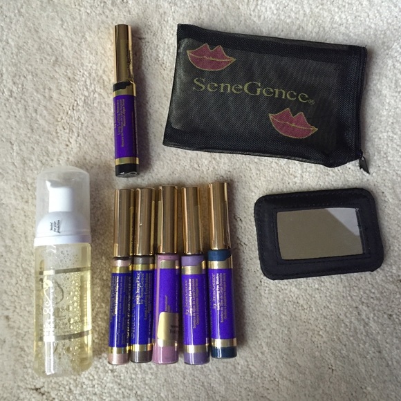 Bundle of Eye Shadow, Mascara and Makeup Remover