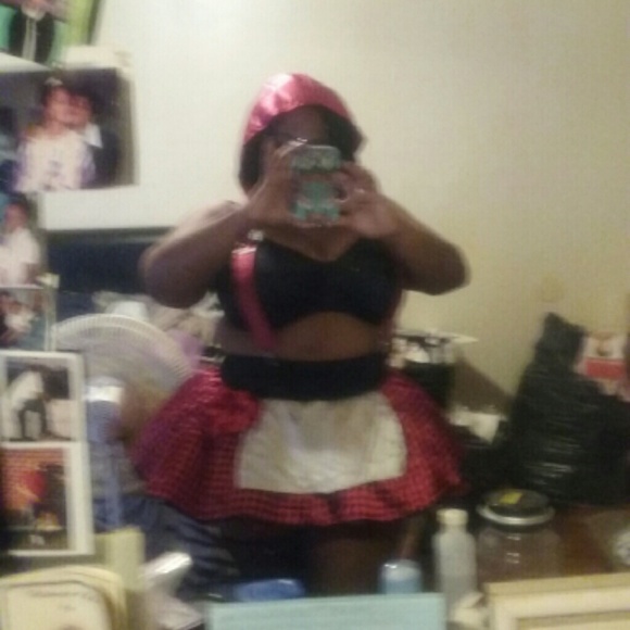 Meet your Posher, Monique