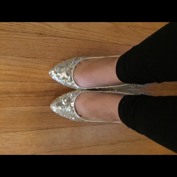 👠 REDUCED 🎉SALE🎉 Stunning Gold Heels