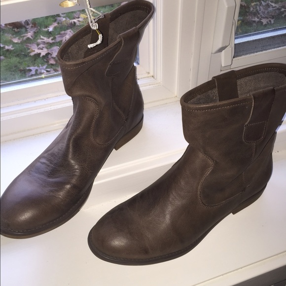 NWOT Brown Ankle Boots