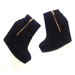 MOVING SALE❕ Black Platform Booties