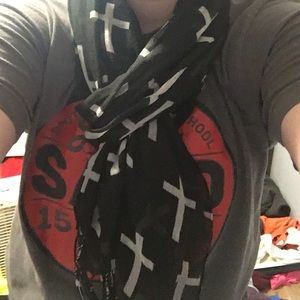 Black and white cross print scarf