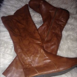 Size 9 Fergalicious boots!