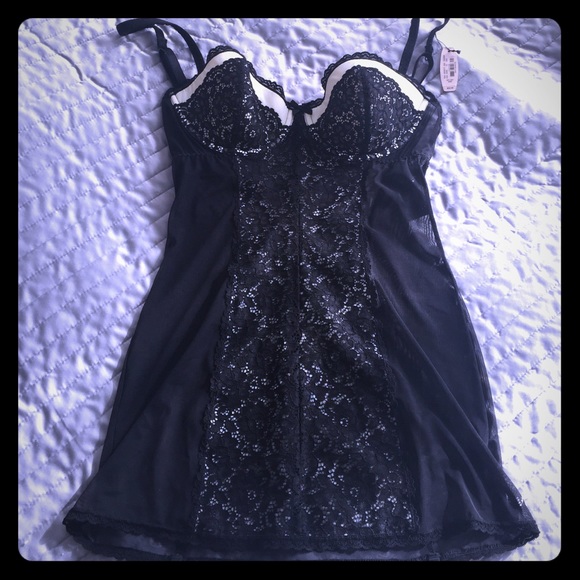 Victoria's Secret NWT 34D slip black and divine!