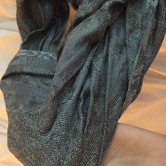 Scarf - Picture 3 of 4