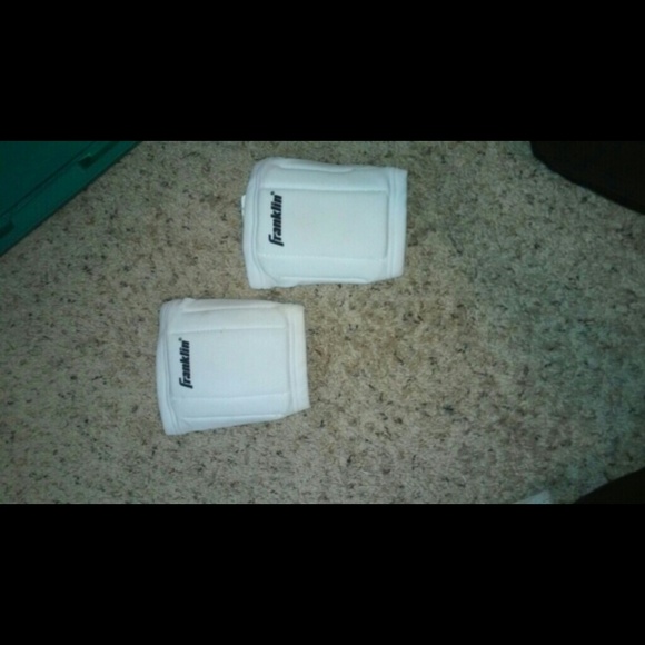 White franklen knee pads